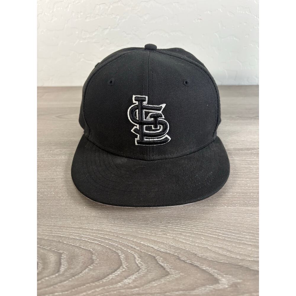 St Louis Cardinals MLB New Era Black Men's Fitted Hat Cap Size 7 1/4- EUC